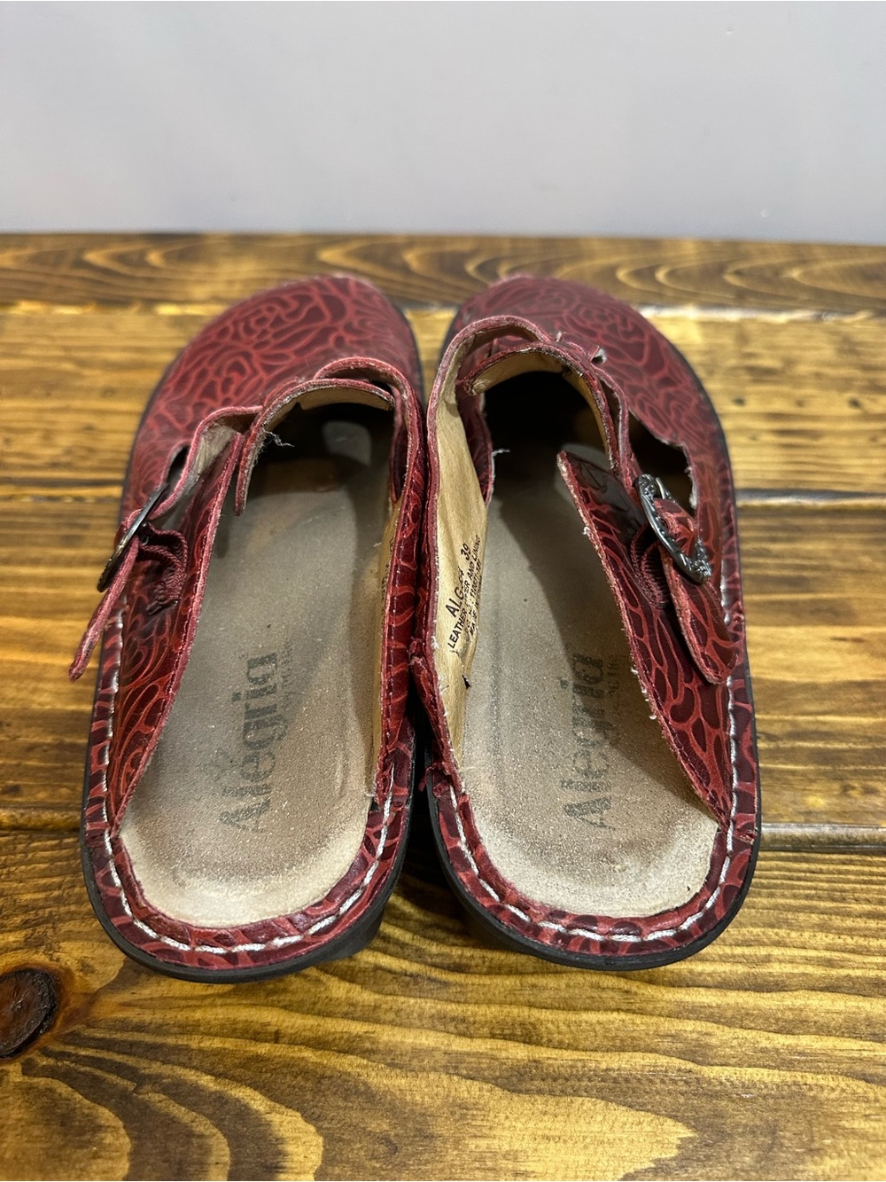 Alegria Classic Clogs Womens 39 US8.5 Red Embossed Comfort Slip On Shoes ALG534 - Picture 3 of 9